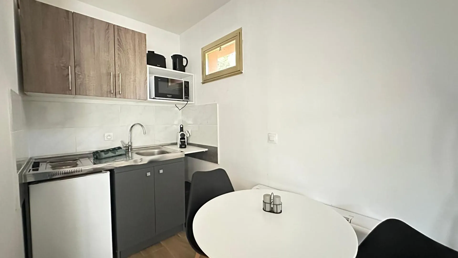 Evasion Cannes : Baignoire Spa, Ac, Wifi, Netflix Apartment
