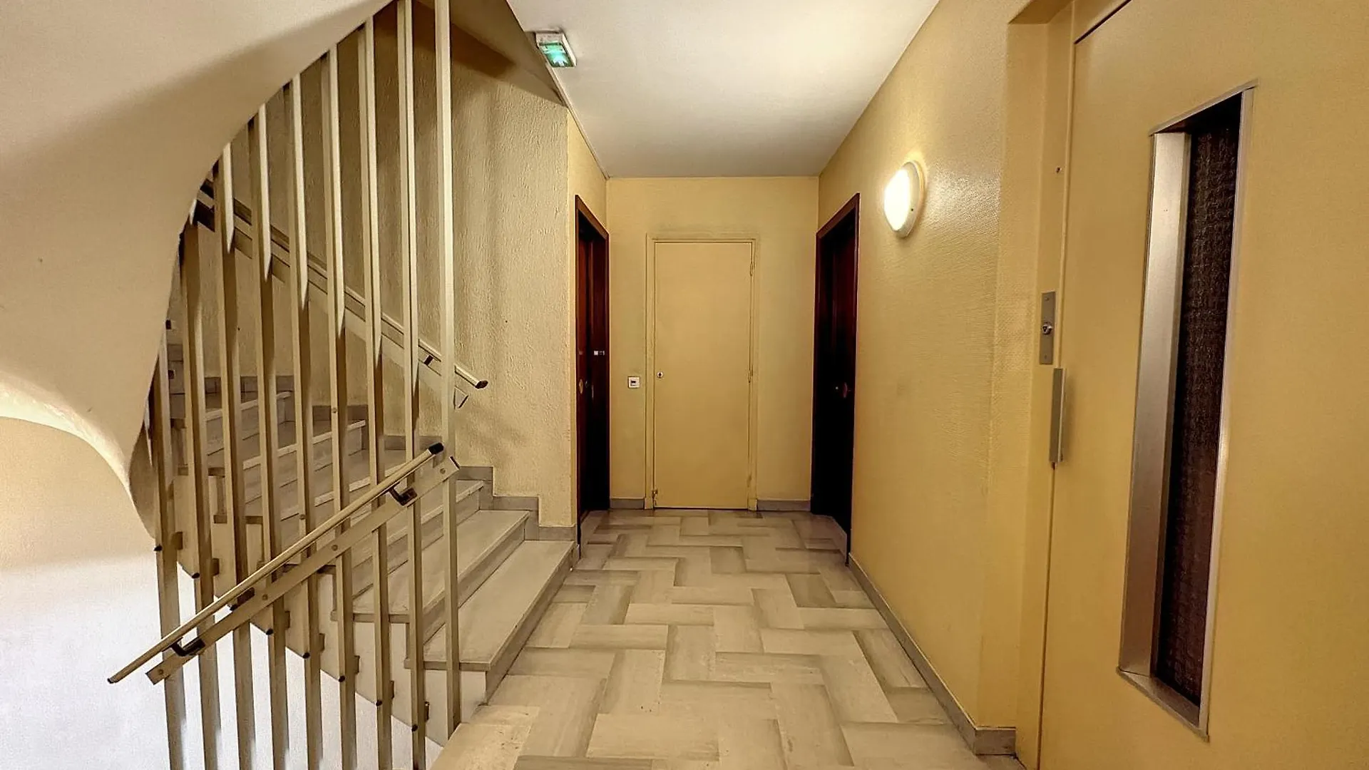 Evasion Cannes : Baignoire Spa, Ac, Wifi, Netflix 0*,  France